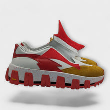 Load image into Gallery viewer, Ce Cape bianca, rosso e oro vista laterale con dettaglio pelle e suola