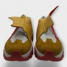 Load image into Gallery viewer, Ce Cape bianca, rosso e oro vista frontale con dettaglio pellami