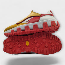 Load image into Gallery viewer, Ce Cape bianca, rosso e oro vista della suola Vibram