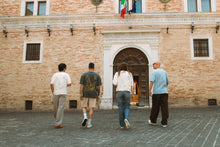 Carica l'immagine nel visualizzatore di Gallery, Aiccccro 26 t-shirt in cotone biologico
