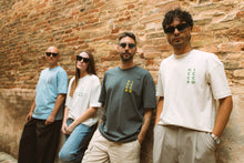 Carica l'immagine nel visualizzatore di Gallery, Aiccccro 26 t-shirt in cotone biologico
